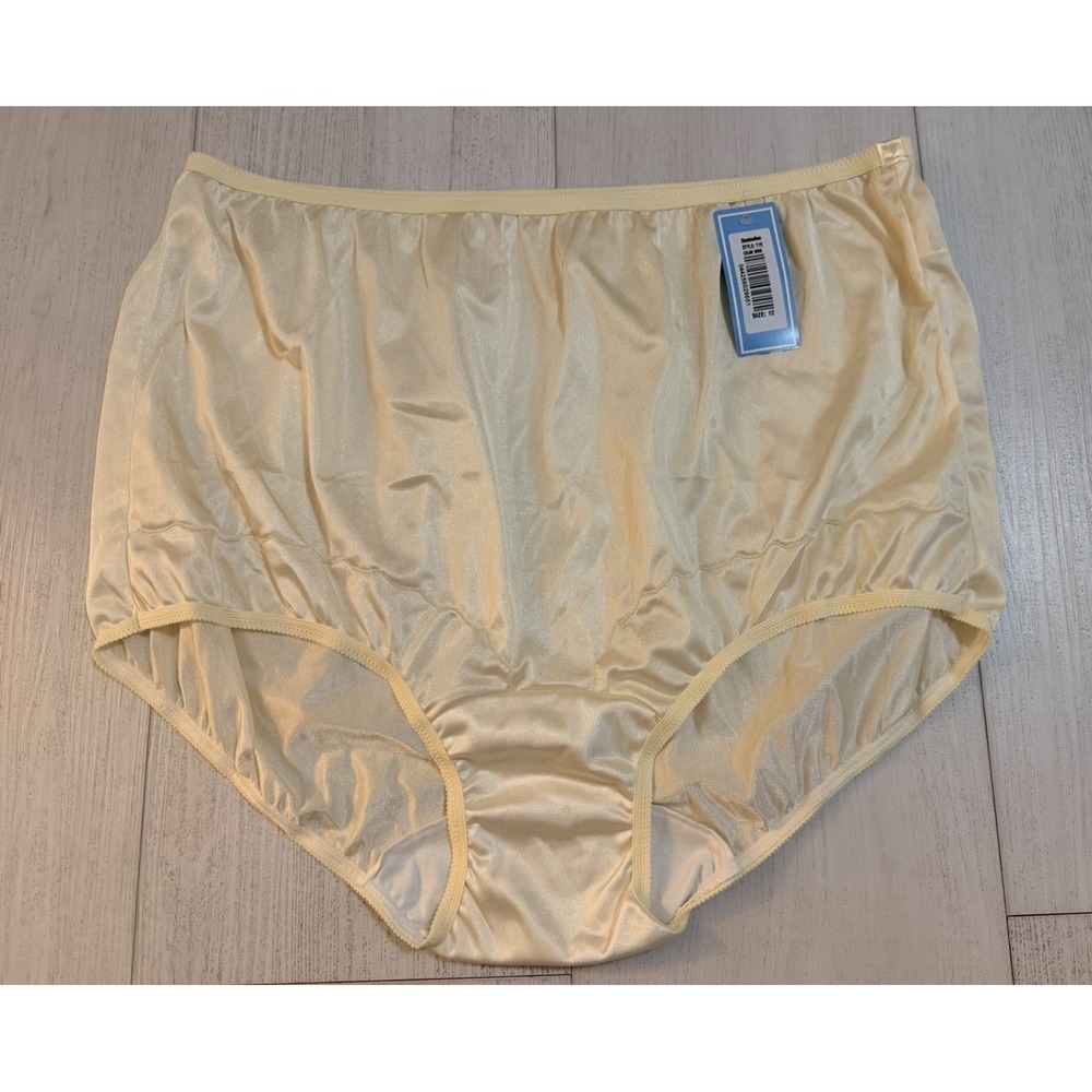 NWT Dixie Belle‎ Vintage Nylon Panties Sz 12 Beige Scalloped Leg Style 719